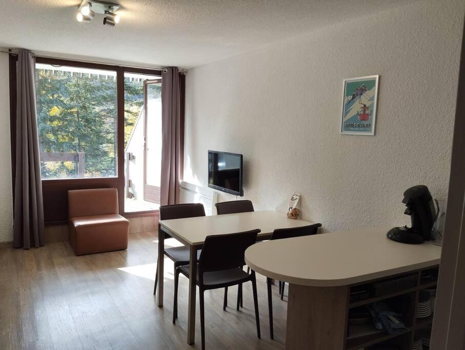 Appartement Idealement Situe Saint-Chaffrey Exteriör bild